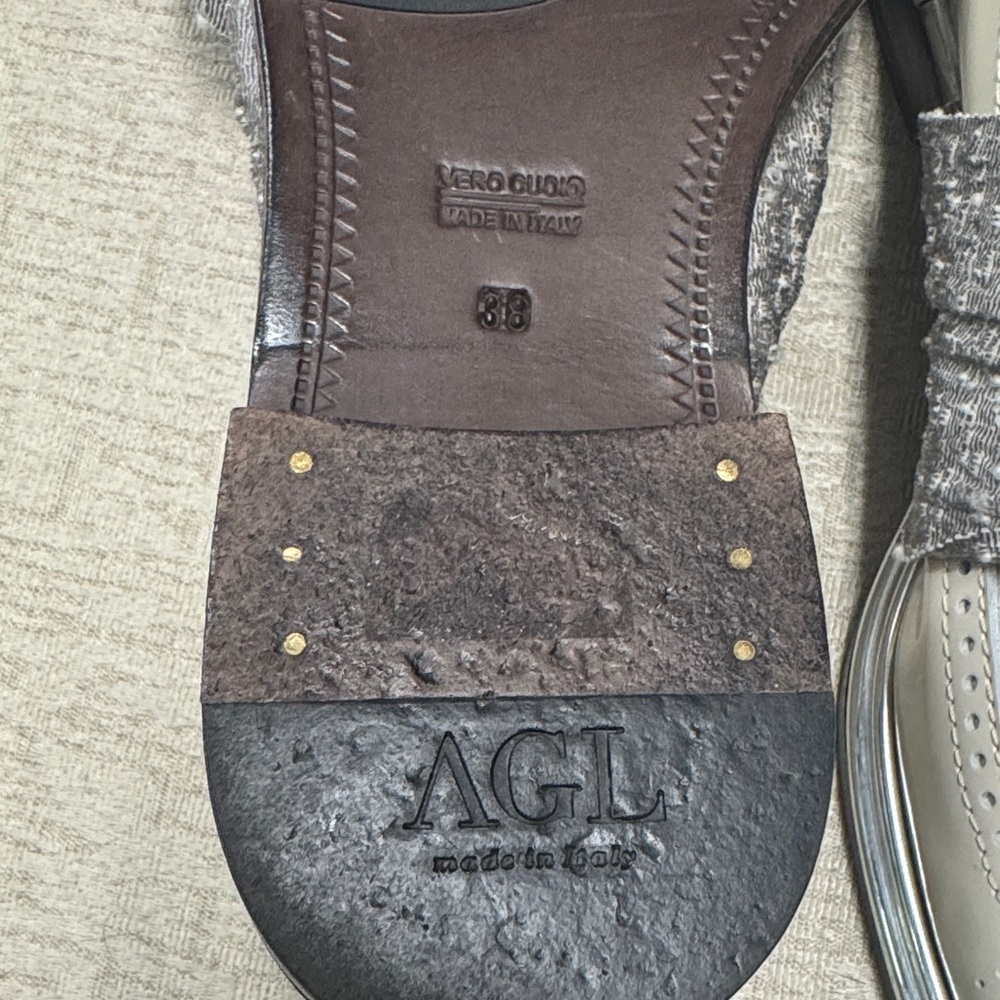 AGL Brogue’s Cream Patent Leather Bow Slingback Flats - Picture 9 of 9